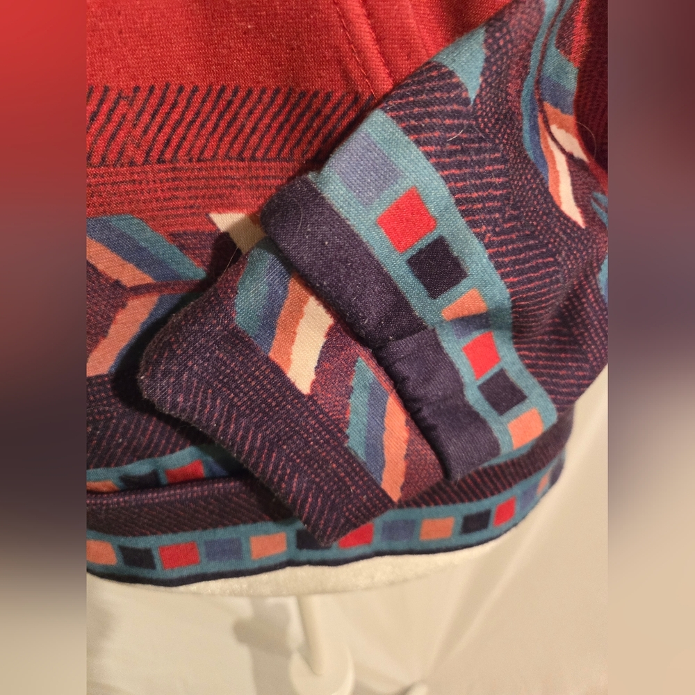 Aztec-Patterned Hoodie With Zipper - Picture 2 of 8